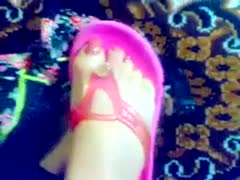 Watch me rubbing my pedicured feet against every other
